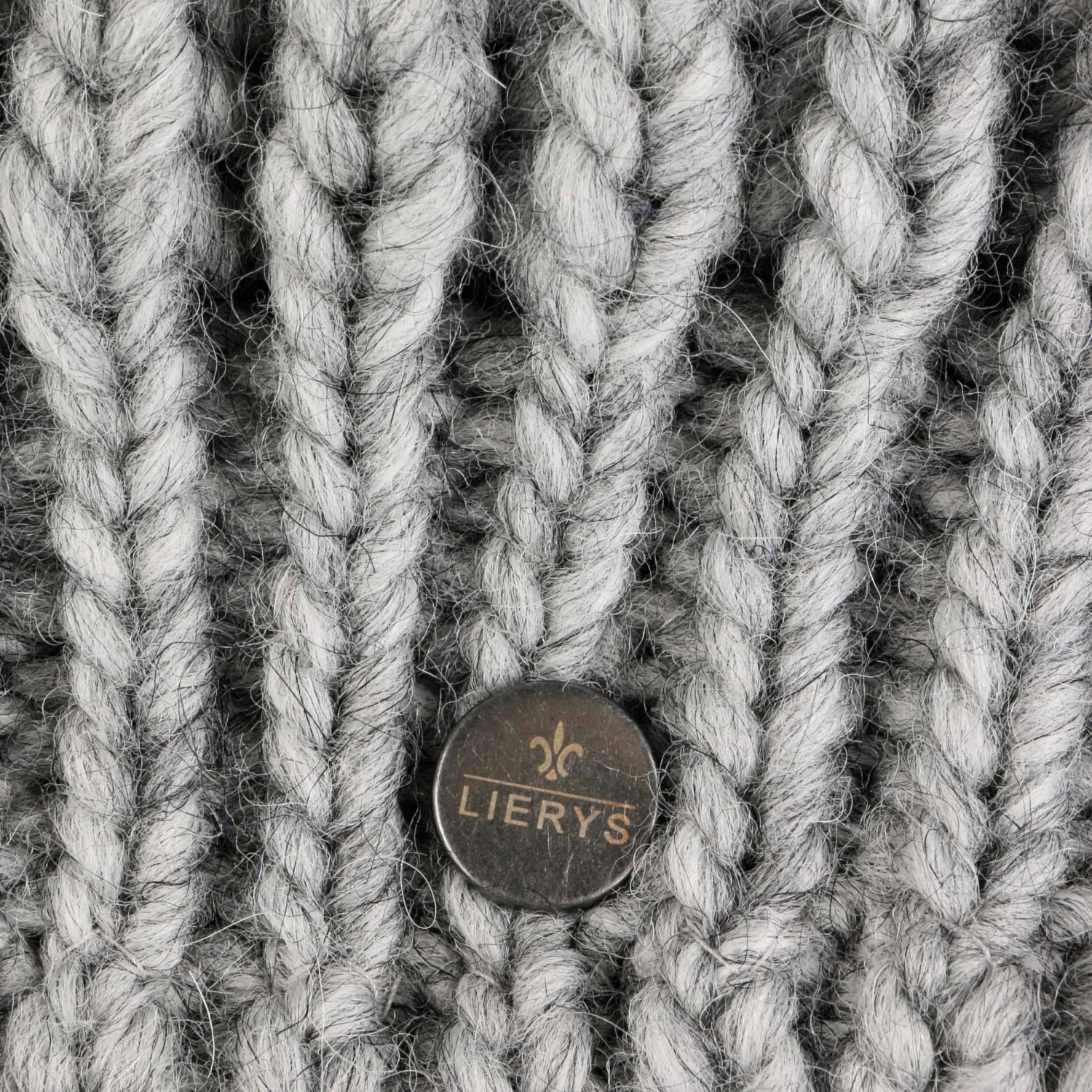 Mütze Mit Zopfloch Für Pferdeschwanz By Lierys 7 Mütze Mit Zopfloch Für Pferdeschwanz By Lierys – Bild 7